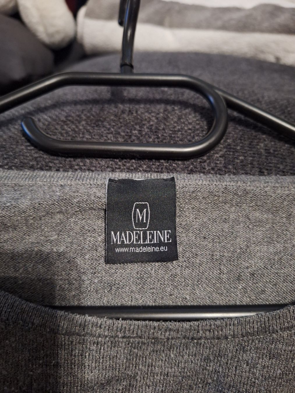 Madeleine Maglioni & Felpe: Madeleine Pullover grau mit Spitzendetail Grösse 40/42 – Usato da Wanzwil venduto da chlinih93 2