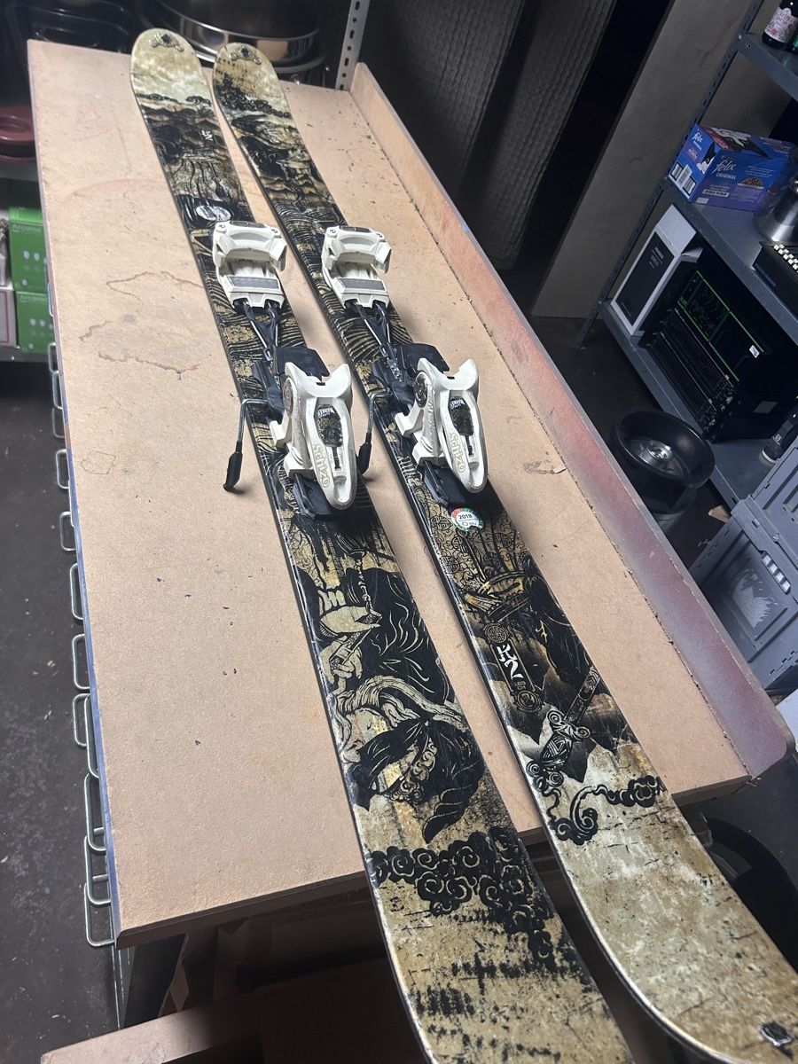 K2 Sci: K2 Kung Fujas Pro Model mit Marker Schizo Bindung – Usato da Huttwil venduto da Pascal1234 1