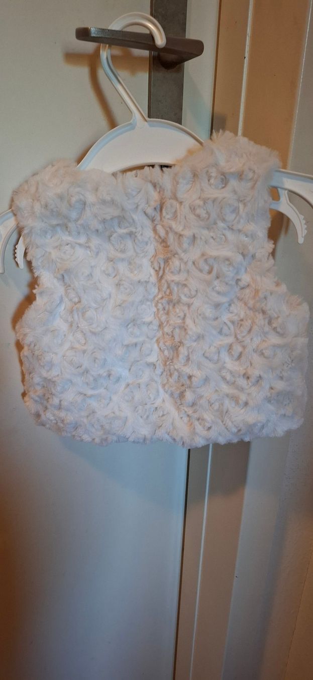 H&M Sonstige Kleidung: gilet doux bébé taille 68 – Gebraucht aus Lausanne von GeoTrouvetou1952 1