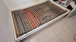 Gebrauchtes Bett mit Lattenrost