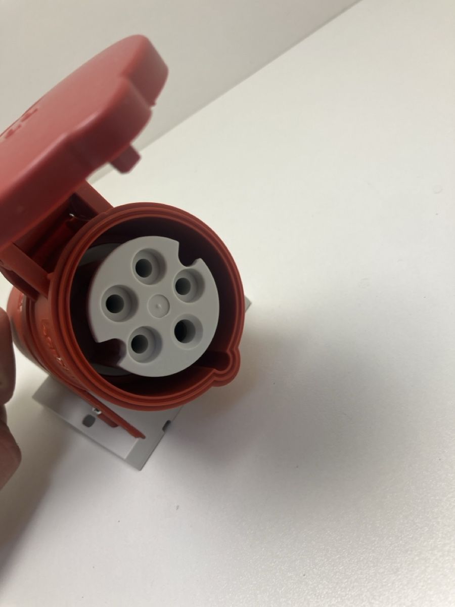 Mennekes Stecker: Mennekes CEE-Steckdose 16A, 5-polig, 6h – Neu und originalverpackt aus Bilten von Rocky1291 3