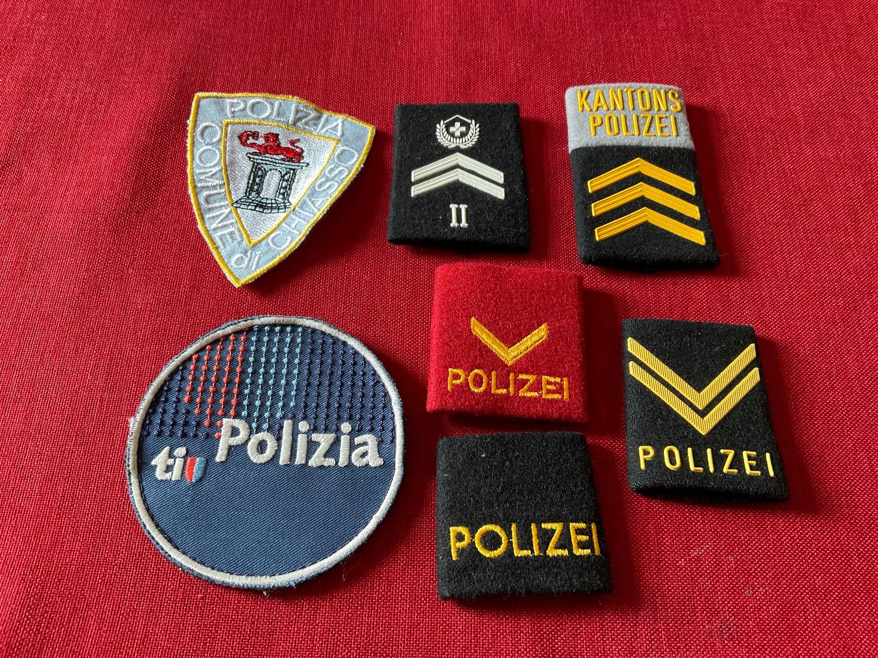 Placchette & Badge: Vintage Polizei Abzeichen – Usato da Lugano venduto da Persepolis