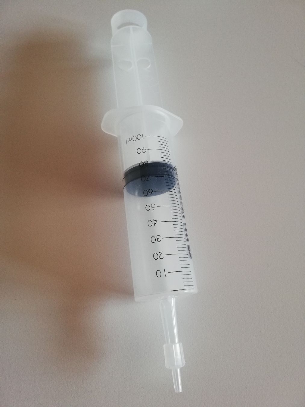 Medizinaltechnik: Grosse Plasticspritze 100ml – Gebraucht aus Zürich von 25.1212_4.14