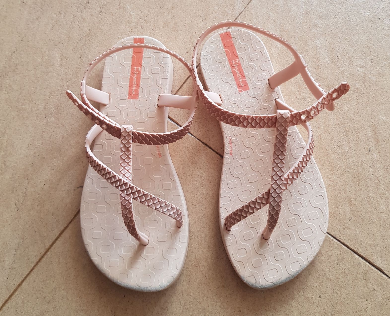 Ipanema Scarpe per ragazze: Sandaletten Ipanema Mädchen Grösse 32 – Usato da Thun venduto da lede