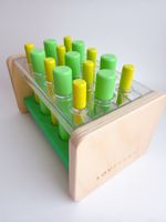 Lovevery Wooden Posting Stand Holzstab Bâtonnets de bois