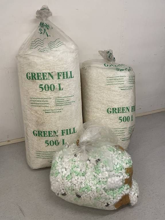 Matériau de remplissage: Füllmaterial, Verpackungschips – D'occasion à Basel par guldblomst