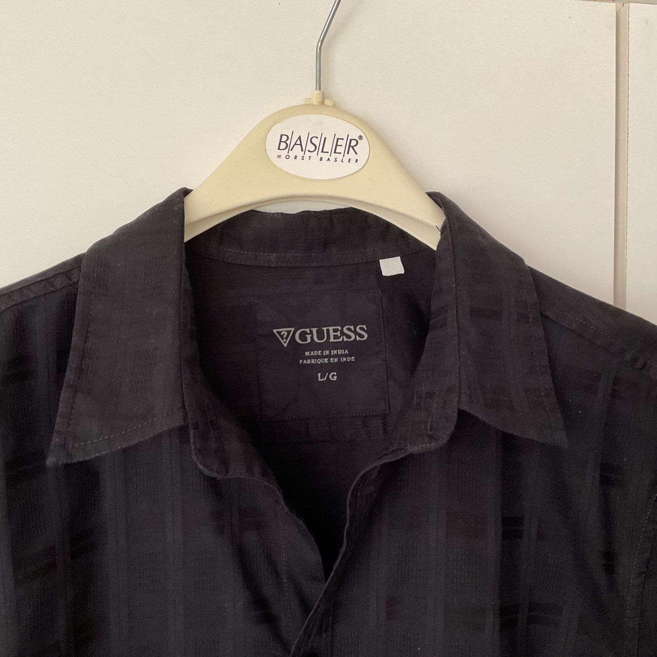 Guess Camicie: Guess - Hemd kurzarm, schwarz Gr. L – Usato da Walchwil venduto da Budy7 1