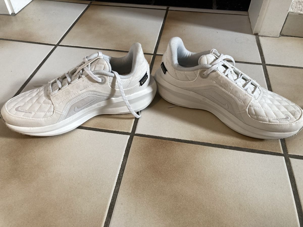 Nike Scarpe da donna: Nike Sneaker Damen Grösse 38.5 24.5cm – Usato da Niederdorf venduto da Anderlemon 1