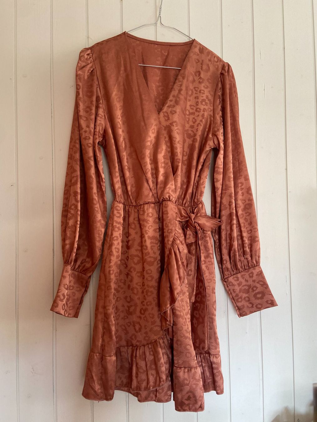 Vestiti: Kleid gr. 34/36 mit subtilen Leoprint – Usato da Jonen venduto da Lux.K.