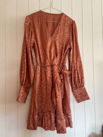 Kleid gr. 34/36 mit subtilen Leoprint