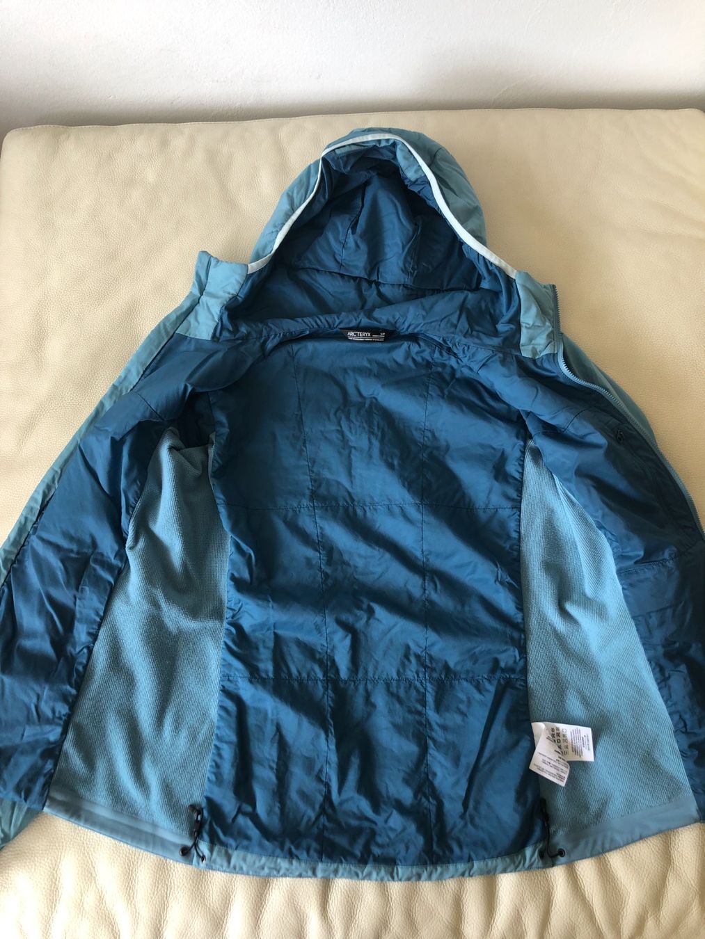 Arcteryx Giacche: Arcteryx Atom Hoody Gr. S hellbalu – Usato da Zuoz venduto da Scat01 2