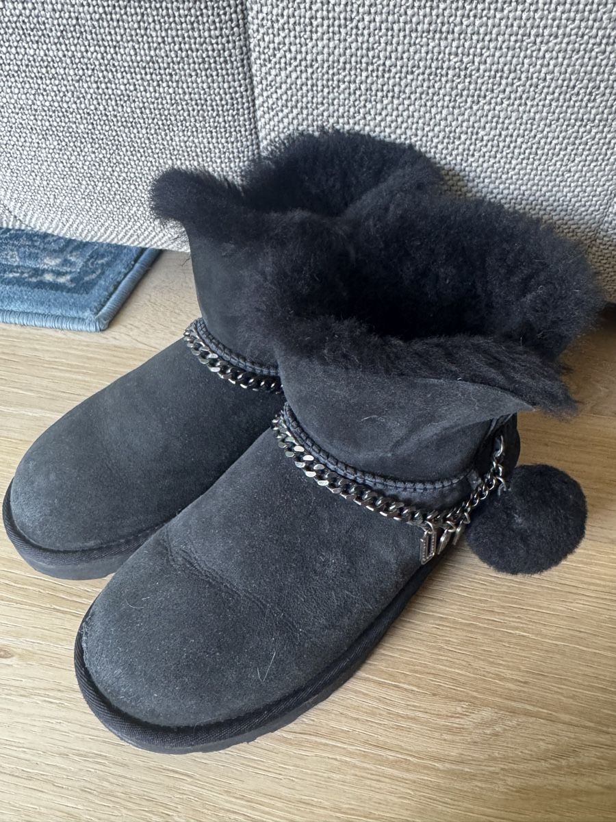 Ugg Damenschuhe: schöne UGG Boots – Gebraucht aus Aarau von bigsummerblowout