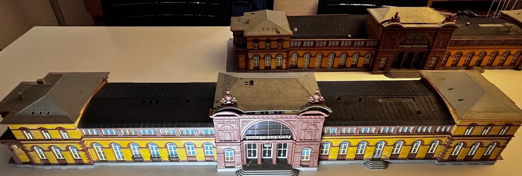 Modellini di ferrovie: 2 x Hauptbahnhof – Usato da Pfeffingen venduto da EdwinD01 3
