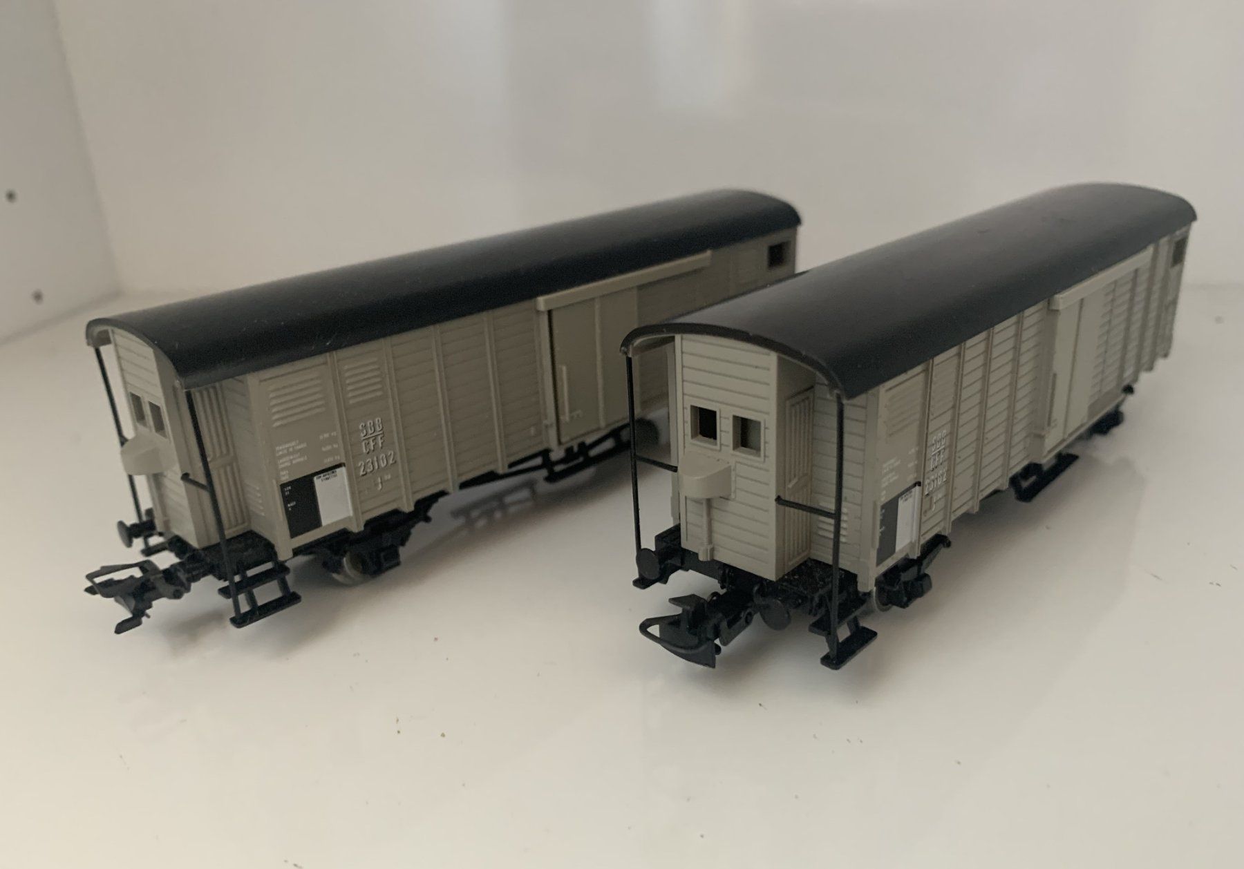 Märklin Modelleisenbahnen: Zwei gedeckte SBB Güterwagen Märklin H0 – Gebraucht aus Volketswil von zwitsch33