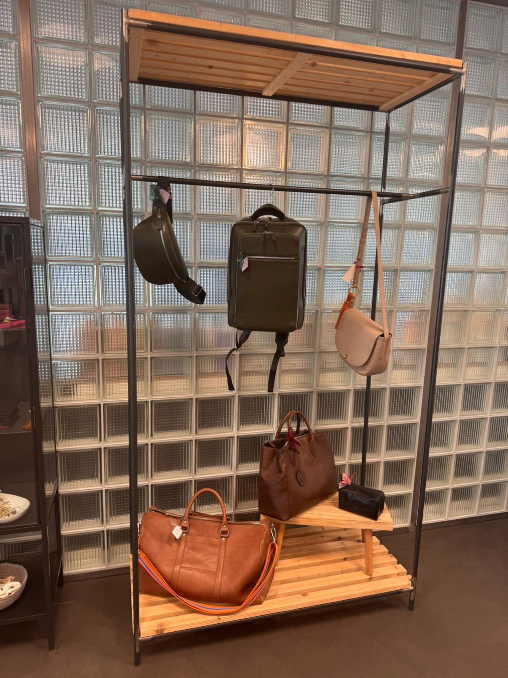 Guardaroba: Garderobe unikat – Usato da Gümligen venduto da JLH14
