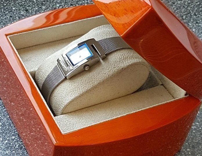Orologi: Schöne Damenuhr - Quarzuhr – Usato da Pratteln venduto da Bmw0107