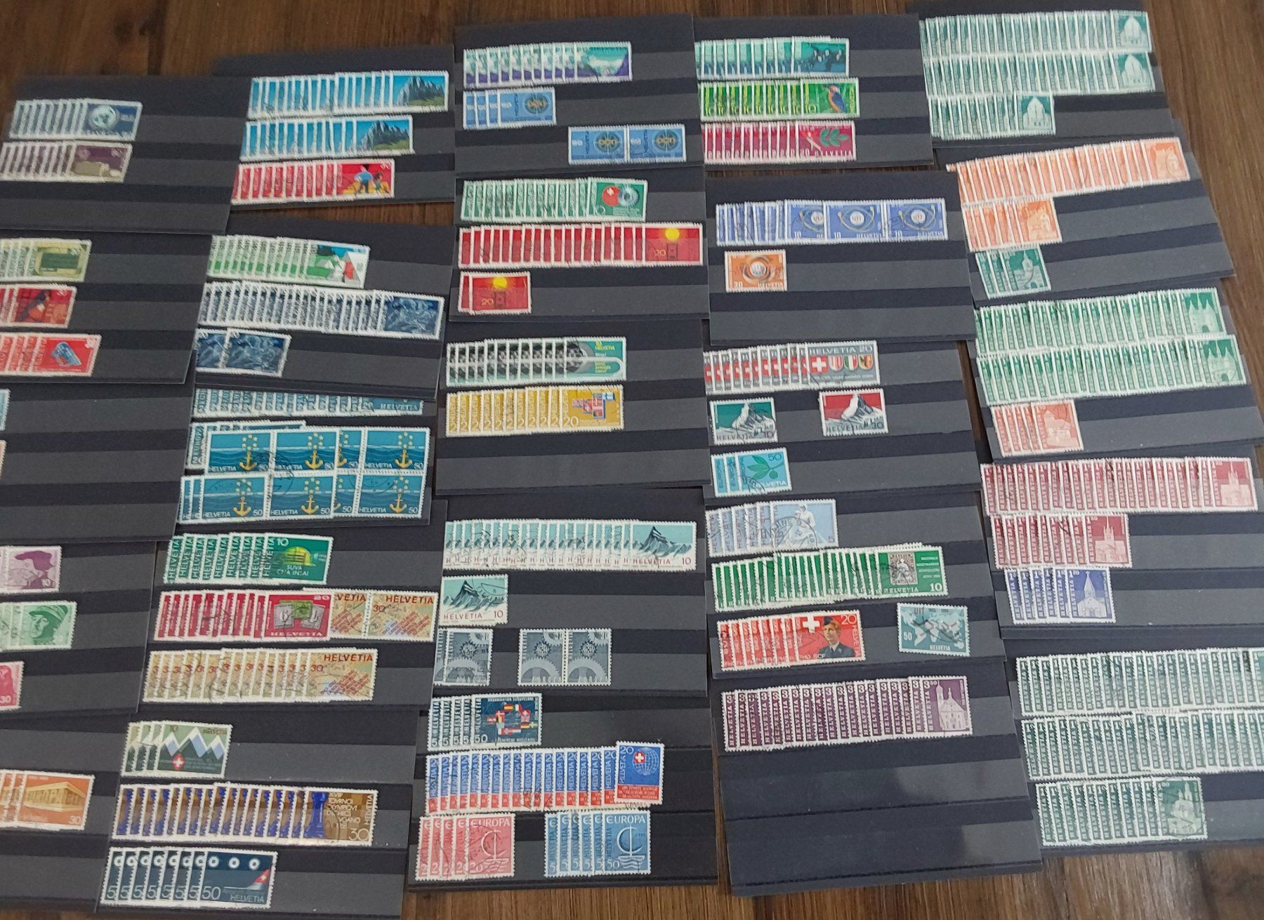 Tutti i francobolli: 200 Stk. CH Briefmarken-Steckkarten – Usato da Münchwilen AG venduto da Nesar 5