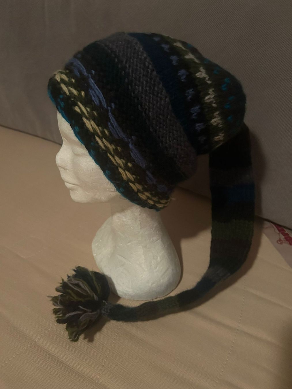 Hüte, Mützen & Caps: Cuffia invernale con lunga "coda" – Gebraucht aus Melano von H-Sara