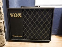 Vendesi come nuovo per mancanza d'uso VOX VT20X
