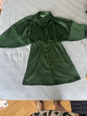 Kleid H&M dunkelgrün Grösse S neuwertig