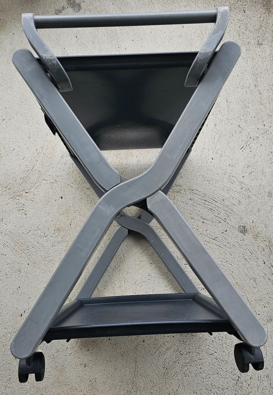 Regale: Chariot de service pliable sur roulettes – Gebraucht aus Court von Jovi2 2