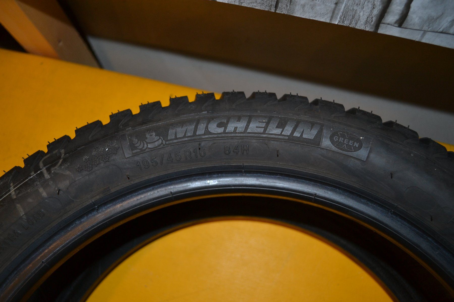 Michelin Pneus & Kompletträder: 1 Winterreifen 195/45 R16 – Gebraucht aus Ebnat-Kappel von Selun34 2