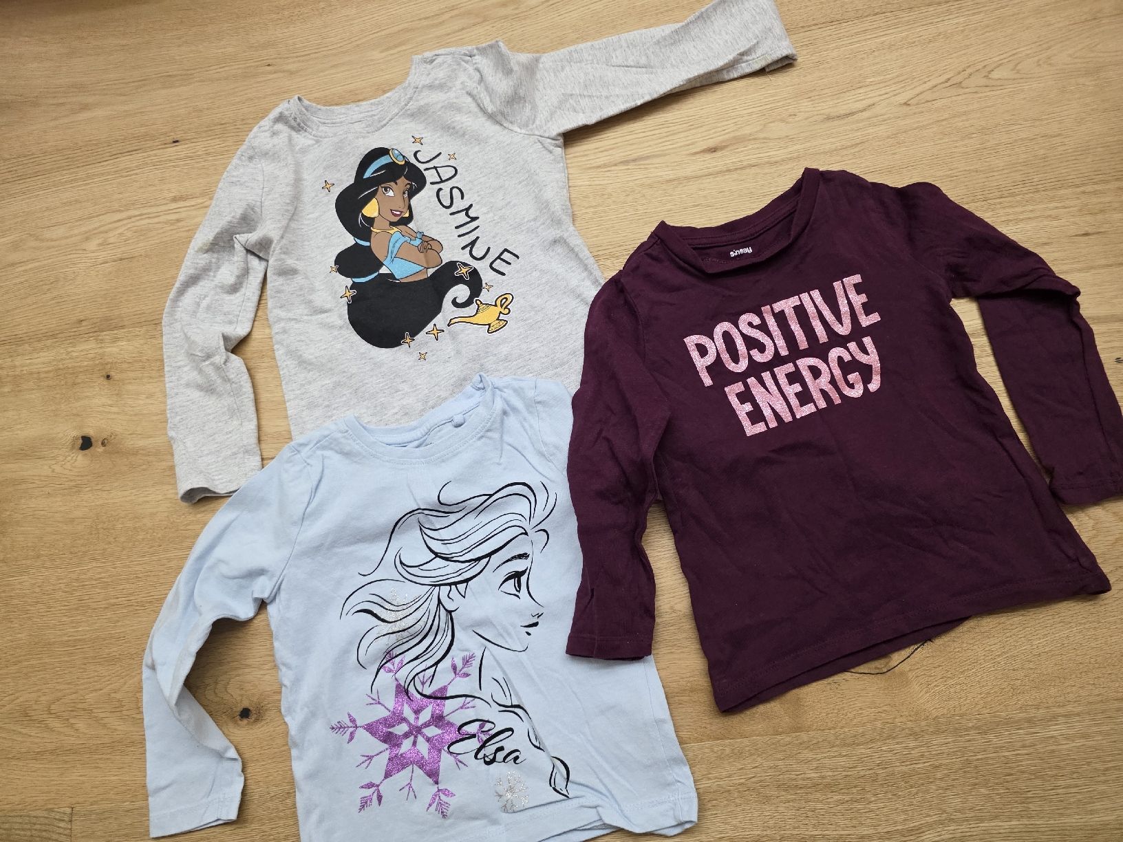 Lotti & Set di vestiti: Mädchen T-Shirts Gr. 98cm, Neuwertig – Usato da Toffen venduto da ver_x68f 9