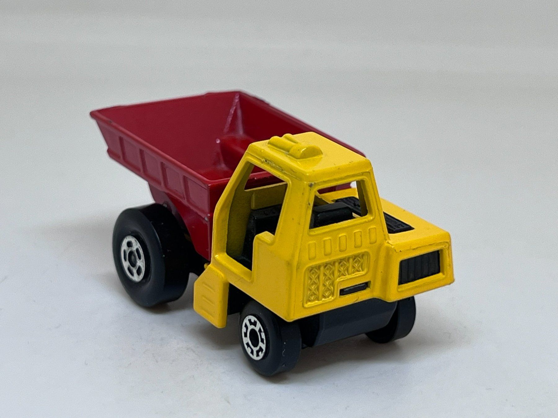 Matchbox Modellini d'auto: Matchbox Site Dumper #267 – Usato da Wildegg venduto da LaaBoutique