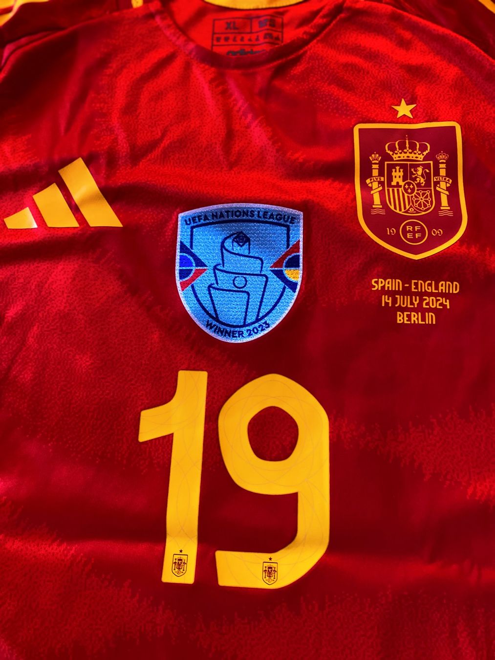 Adidas Leibchen & Hosen: Lamine Yamal Euro 2024 final- Spain player version jersey – Neu und originalverpackt aus Genève von  3