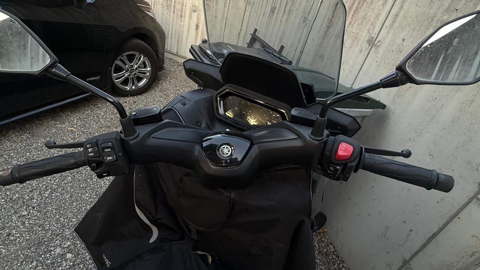 Yamaha Scooter: Xmax 125 2023 + tablier (jupe) – Usato da Vésenaz venduto da nie_92m7 5