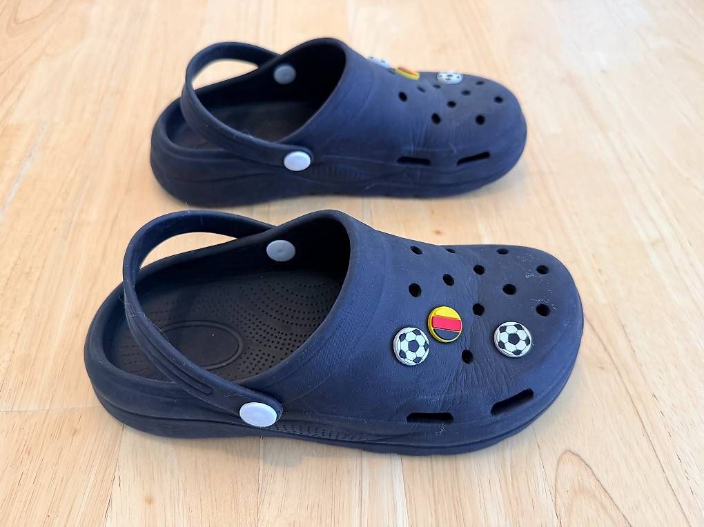Scarpe per ragazzi: Clogs / Hausschuhe für Kinder - Gr. 35 – Usato da Untersiggenthal venduto da Yefe 1