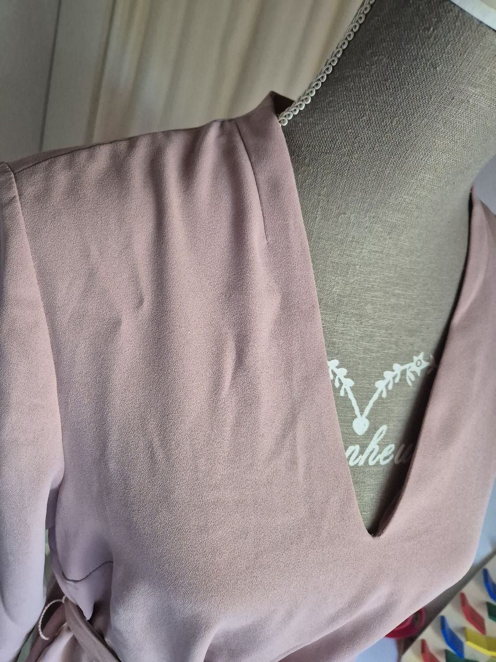 H&M Vestiti: Kleid H&M altrosa mit Bindegürtel Grösse 42 – Nuovo (secondo la descrizione) da Zürich venduto da Drago670 1
