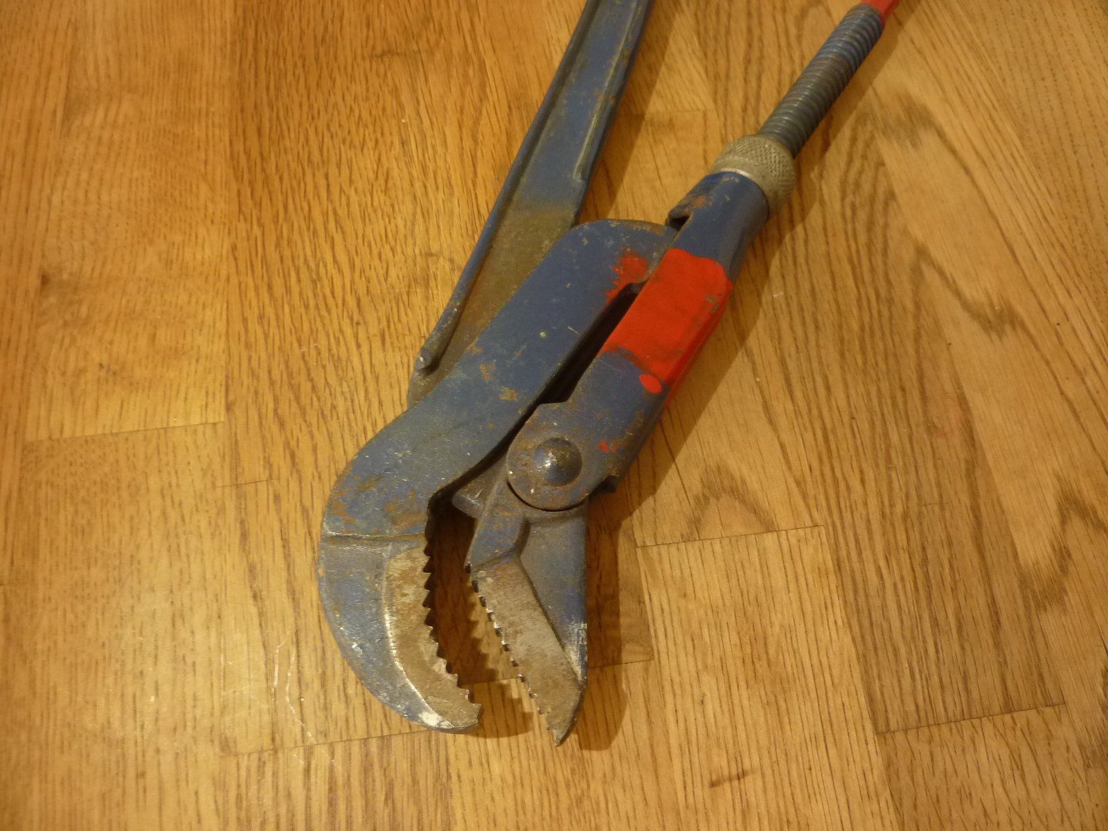 AC-DC Alle Werkzeuge: Rohrzange Chrom-Vanadium West Germany 33 cm – Gebraucht aus Hochfelden von swissice 1