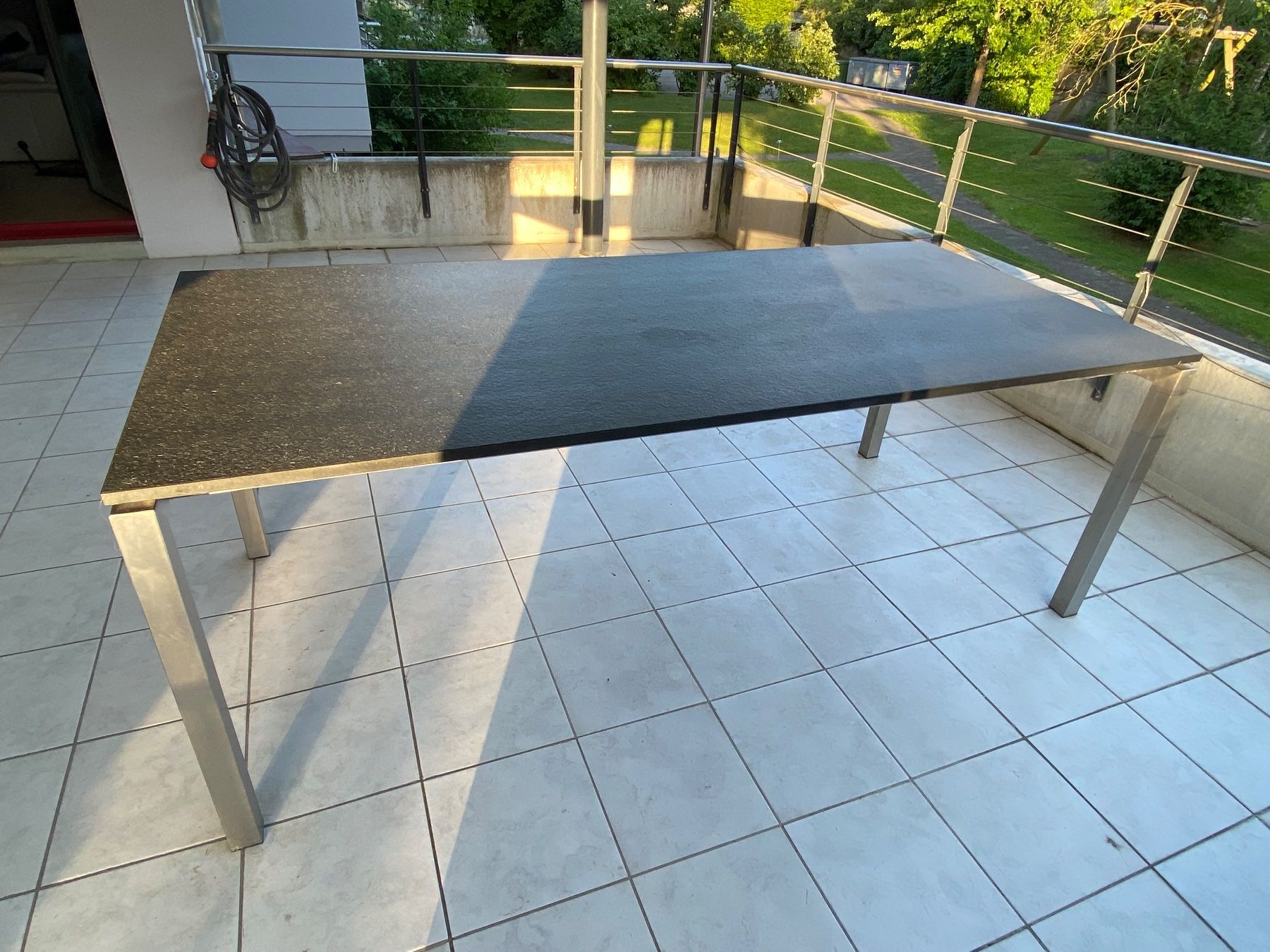 Pfister Tavoli: Granit Gartentisch – Usato da Belp venduto da Nicoppi 1