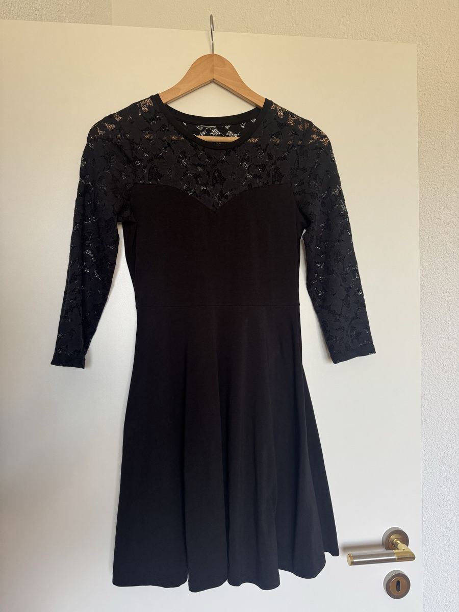 Vero Moda Kleider: Spitzenkleid Vero Moda schwarz XS – Gebraucht aus Tscheppach von SeBoJo