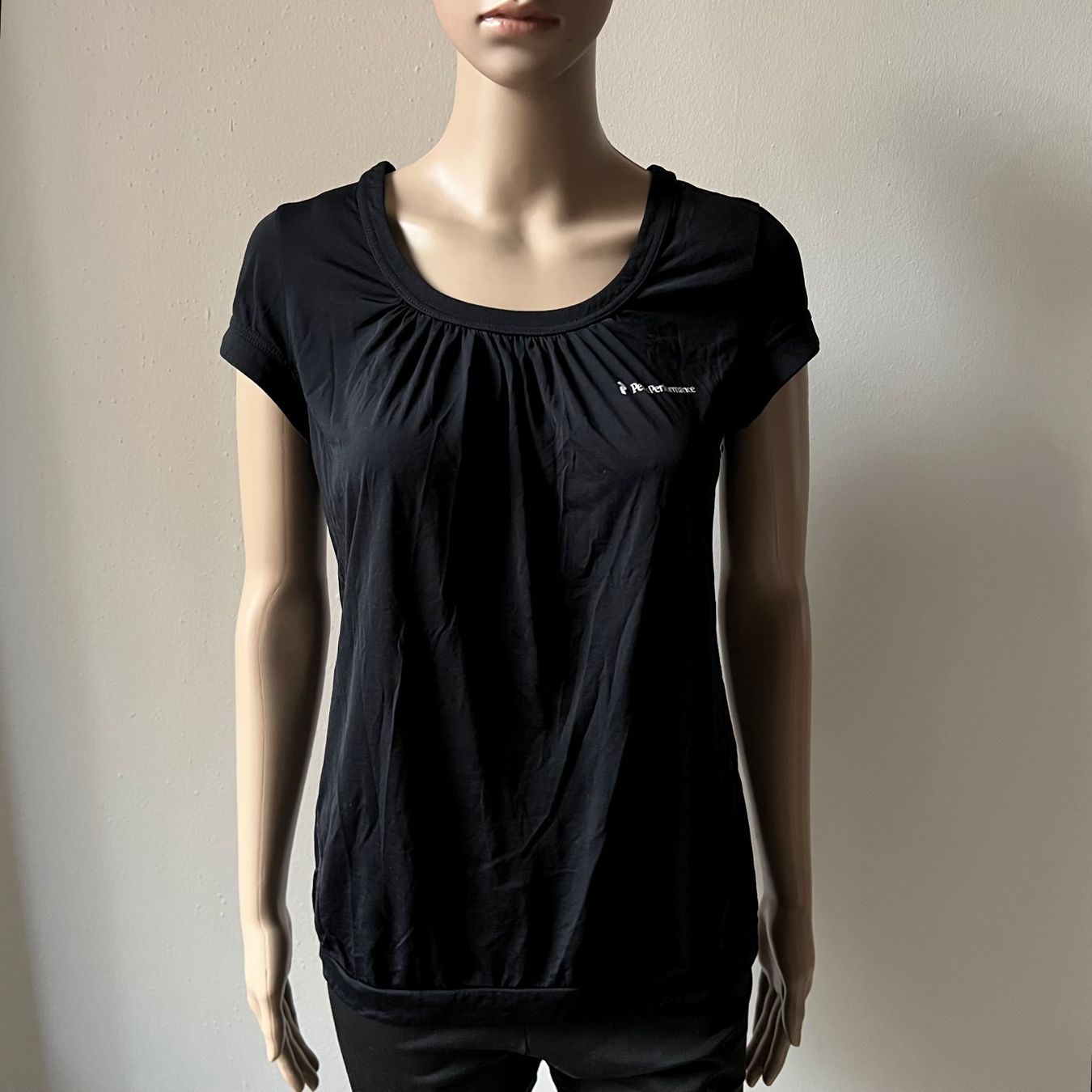 Peak Performance T-shirt: PEAK PERFORMANCE T-Shirt 🖤 – Usato da Zürich venduto da ClosetQueen