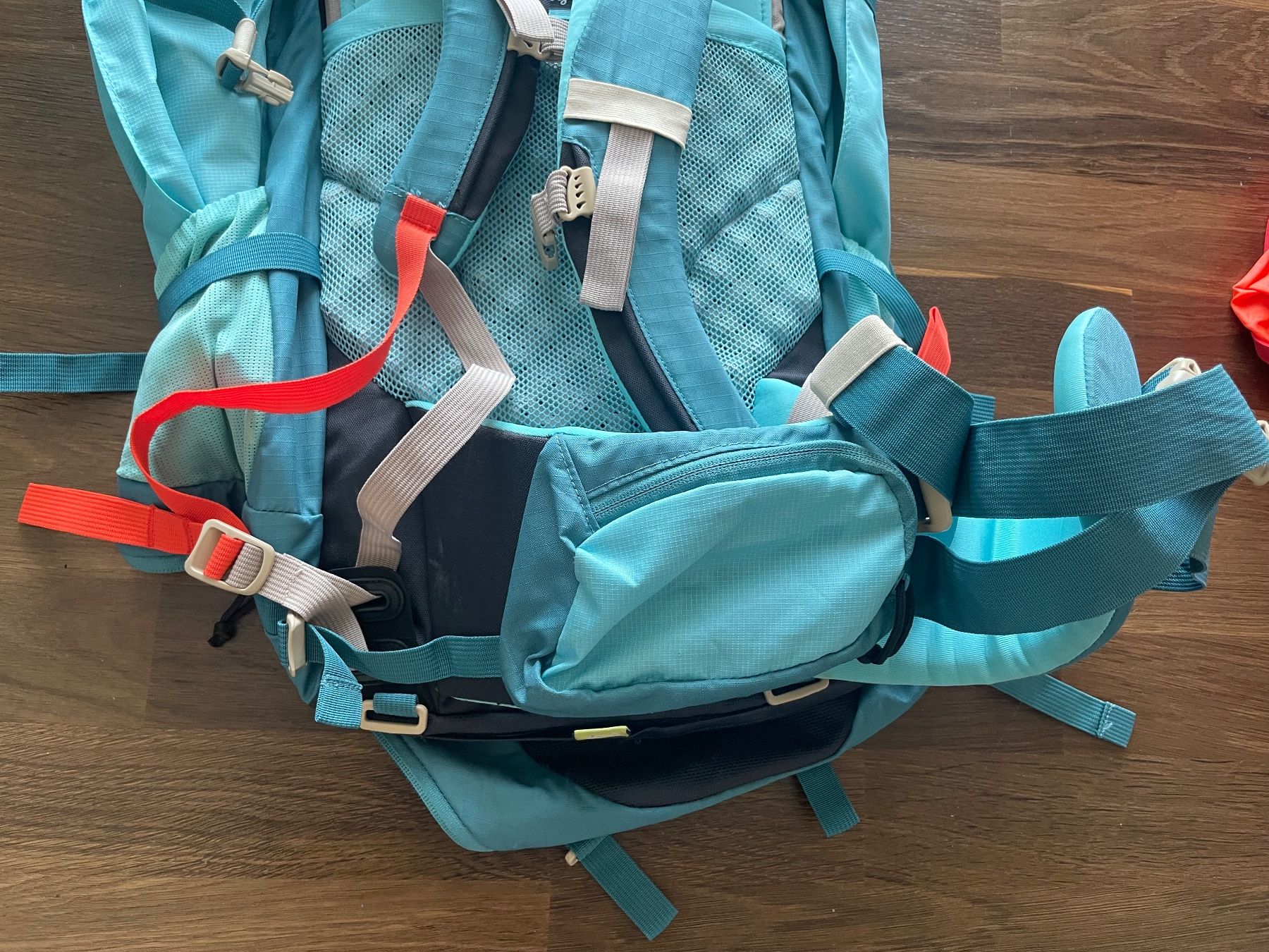 Decathlon Zaini: Rucksack/ Sac à dos 60L – Usato da Olten venduto da B3ren 3