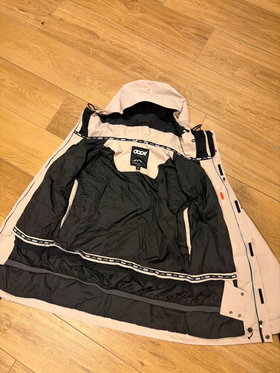 Dope Jacken: Dope Skijacke Beige – Gebraucht aus Beromünster von li_bu_05 2