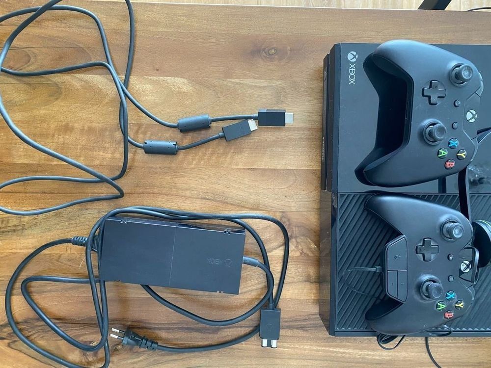 Microsoft Console: Xbox One + 2 Controller + Headset – Usato da Basel venduto da mgn_ft72 3