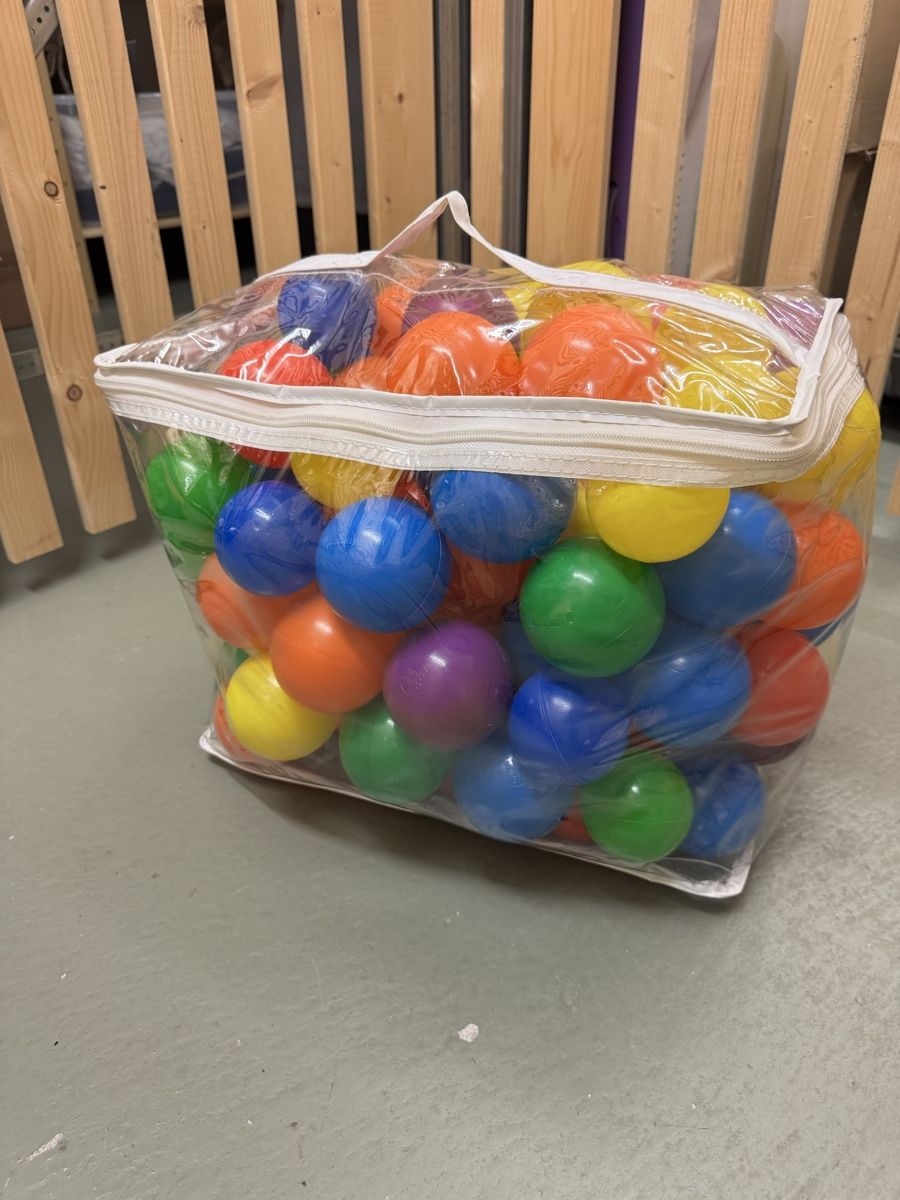 Spielzeuge: Fun balls / play balls for ball pit  – Gebraucht aus Dietikon von and_bv5y