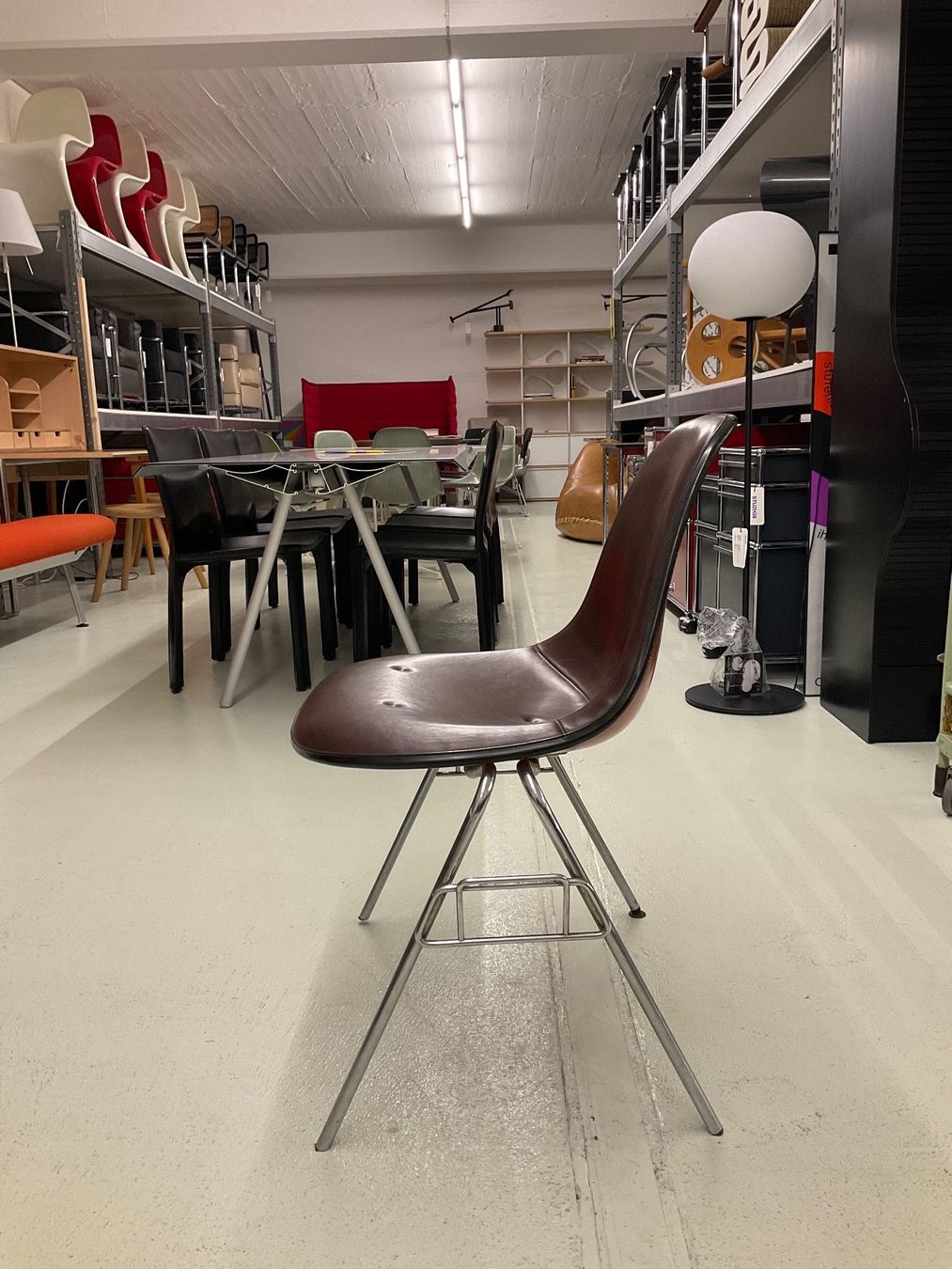 Vitra Stühle: Original Eames Fiberglass Sidechair von Vitra DSS – Gebraucht aus Zürich von vintage_design_sale 3