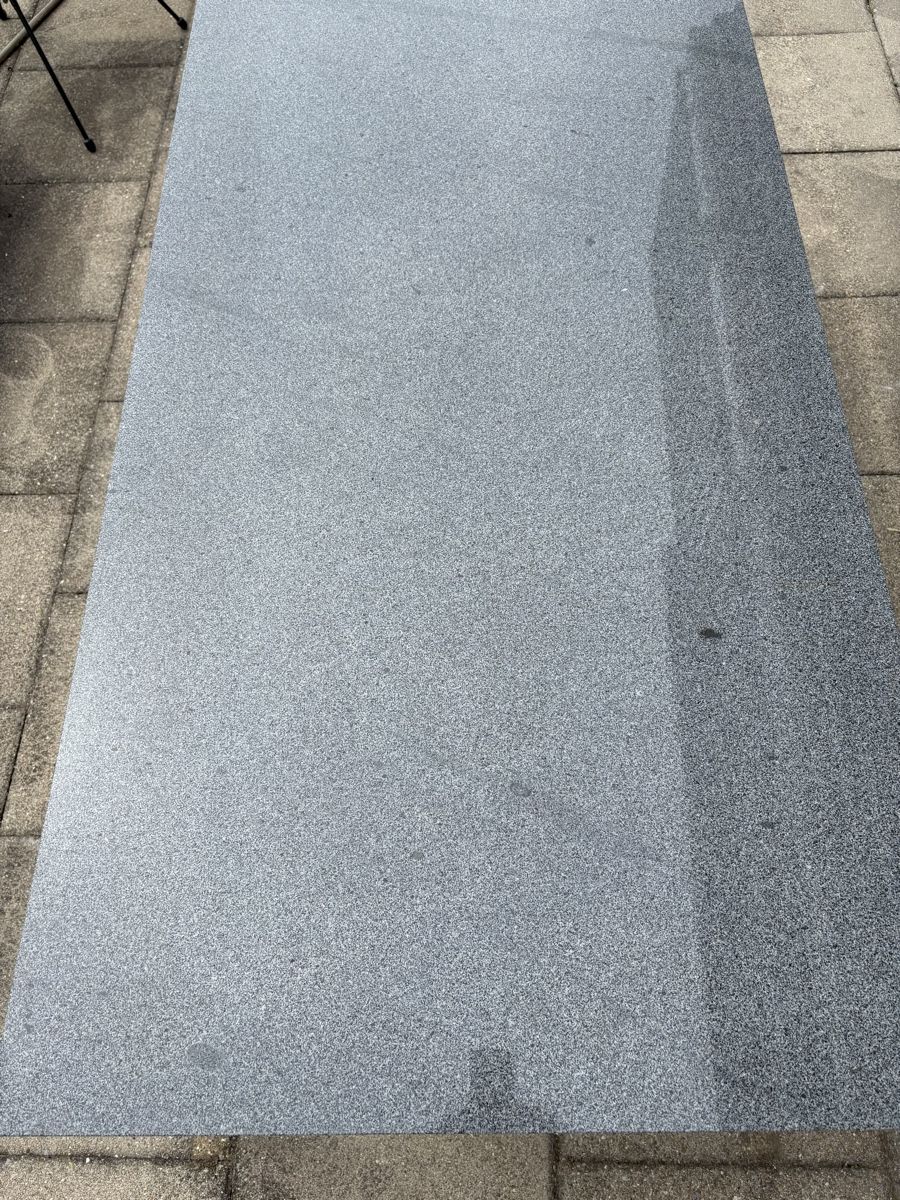 Tische: Gartentisch mit Granitplatte – Gebraucht aus Uster von Carpenter1 5