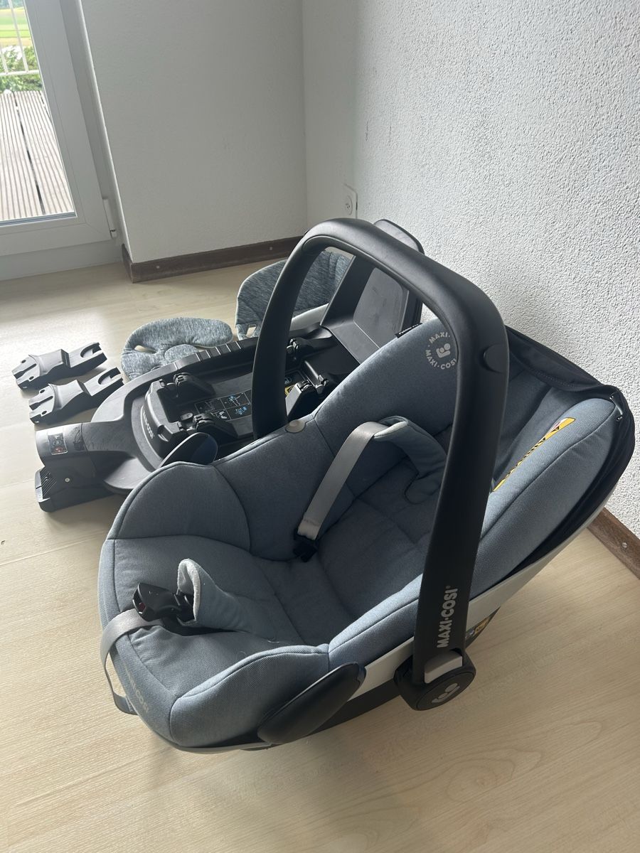 Maxi-Cosi Seggiolini per auto: Maxi-Cosi Pebble Pro i-Size mit FamilyFix 3 Basisstat – Usato da Schneisingen venduto da Atelierkunterbunt 2