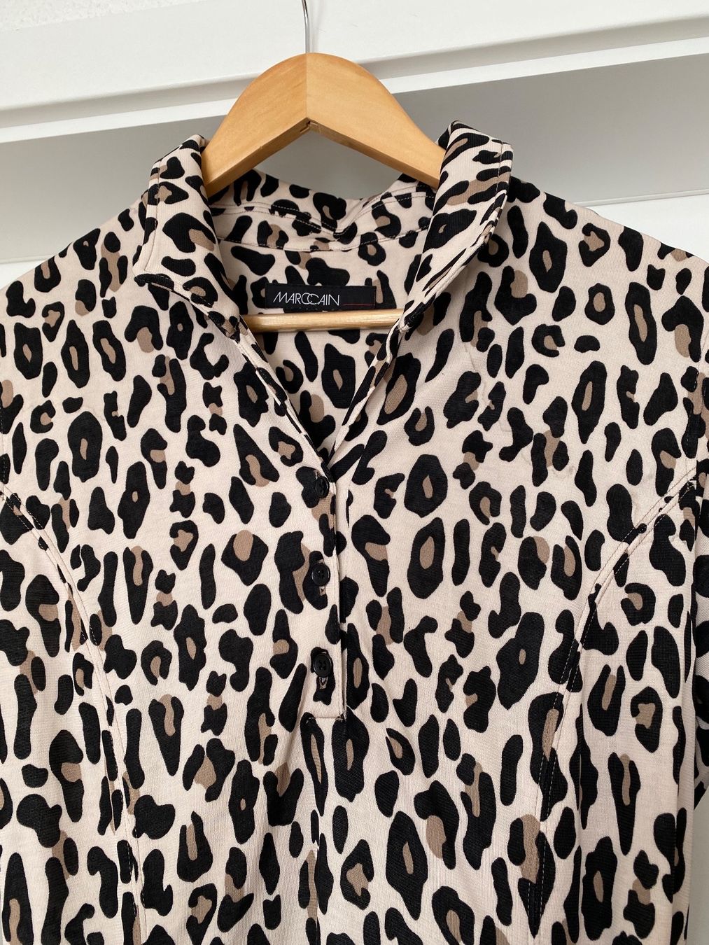Marc Cain Kleider: Marc Cain Kleid mit Leomuster Gr. N6  LP 480.- – Neu (gemäss Beschreibung) aus Buchs-ZH von Frauenkleidermarkt 5