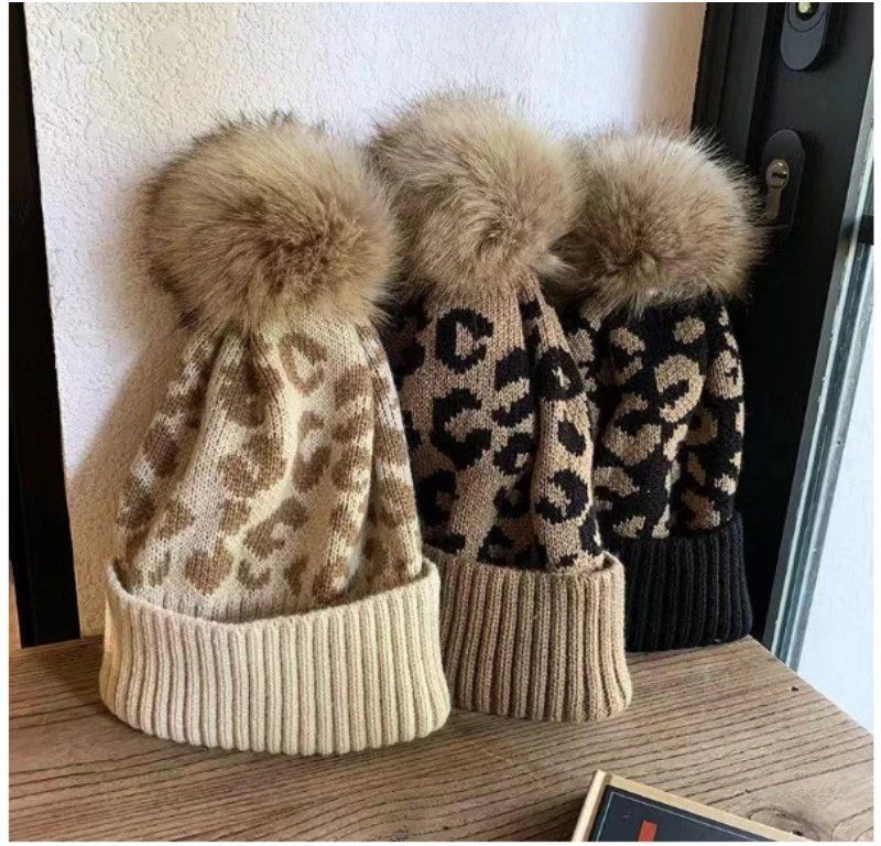 Hüte, Mützen & Caps: Set mit 3 warmen Leopard-Mützen - Lot de 3 bonnets chaud – Neu und originalverpackt aus Lausanne von FASHION-WORLD-SHOP