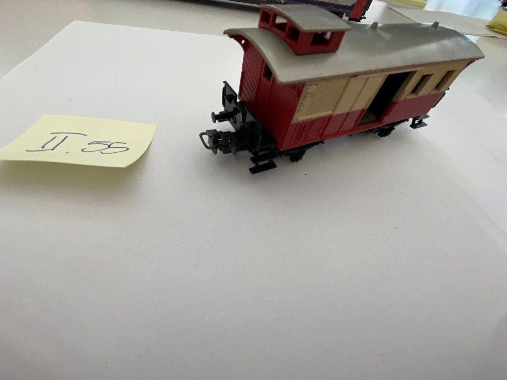 Märklin Trains électriques: 1 fourgon beige et rouge, Märklin HO no 4108 et 1wagon plat – D'occasion à Vevey par  2