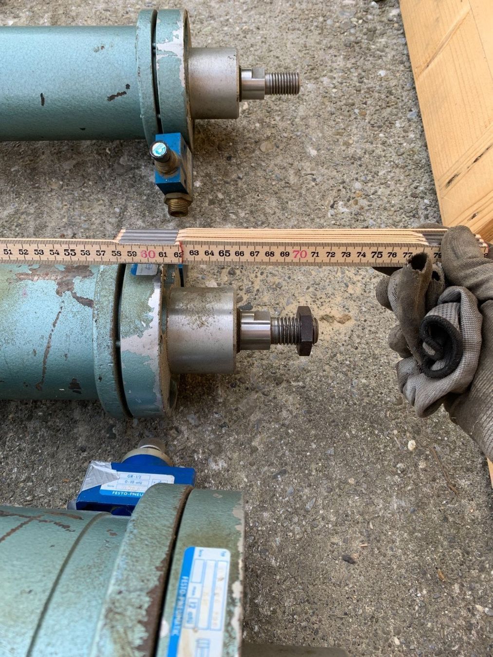 Festo Tutti gli attrezzi: Festo Druckluftzylinder ca 70 cm lang – Usato da Belp venduto da machrismo24 2