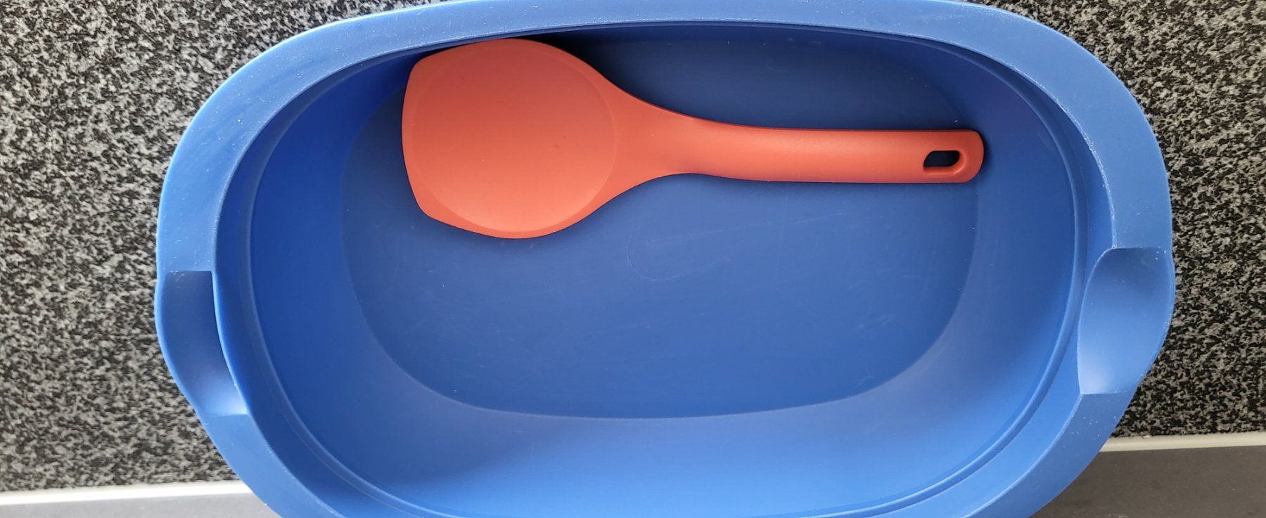 Tupperware Contenitori & Simili: Tupperware plat avec couvercle coloré + spatule – Usato da Granges-Paccot venduto da Cecile76 2