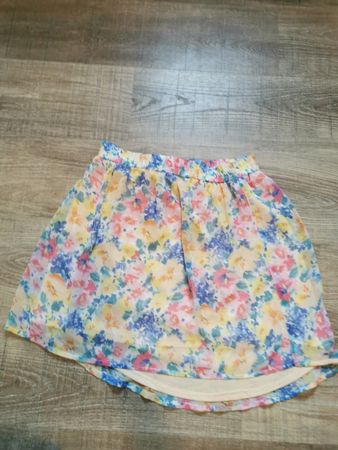 Leichtes Sommerröckchen mit Blumenprint Grösse M