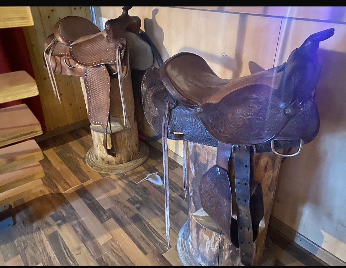 Seggioloni: Barhocker Western mit orig.Westernsättel – Usato da Rüegsbach venduto da Wazzoo